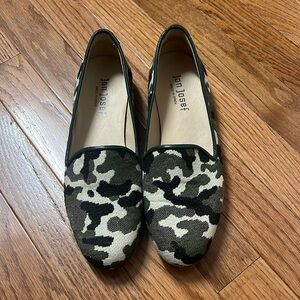 Jon Josef camo loafers. Made in Spain size 7M